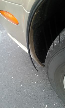 2000's Nissan bumper molding