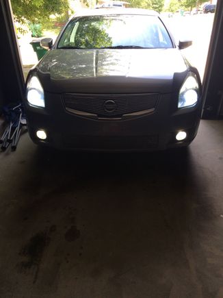 Full lighting! HID Headlights, 7800 Lumens LED Foglights, and high powered switchbacks.