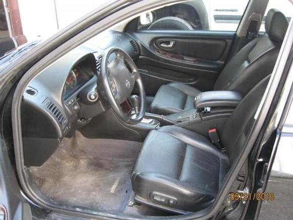 I do love the interior, dirty tho it is....