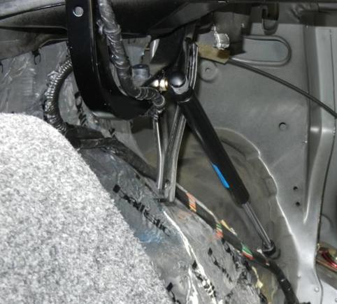 Hood Struts instead of Springs to lift the CF Trunk, since the CF trunk is so much lighter.