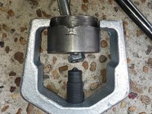 Ended up using a pitman puller that i had to modify a little to be able to pull it of