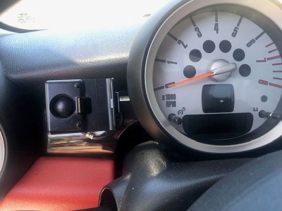 Does anyone know what the plastic piece on the dash is used for? There is a wire attached to it.
Thank you