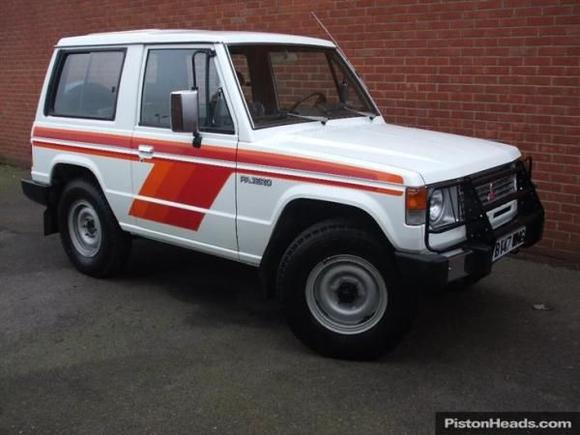 mitsubishi pajero 2 6 h t suv 3dr petrol manual 103bhp 105859807 2