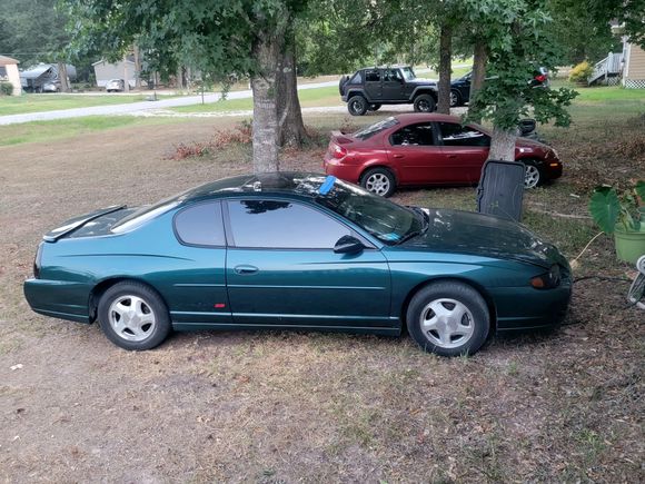 Ignore the blue tape, the girl got a new windsheild