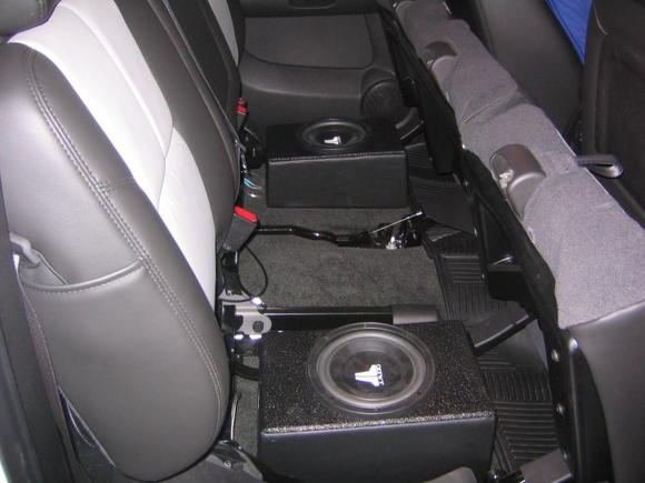 Sub boxes in 2008 Avalanche(2-8&quot; JL w3, sealed box with rhino lined top cover plate and black vinyl)