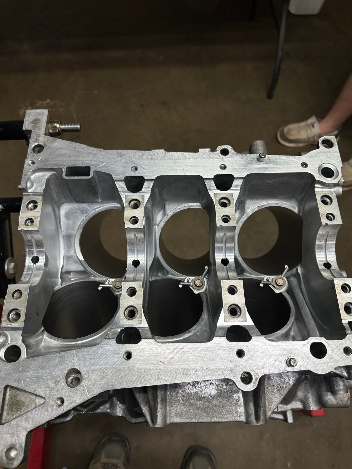 You can see the squirters at the base of each parallel set of pistons