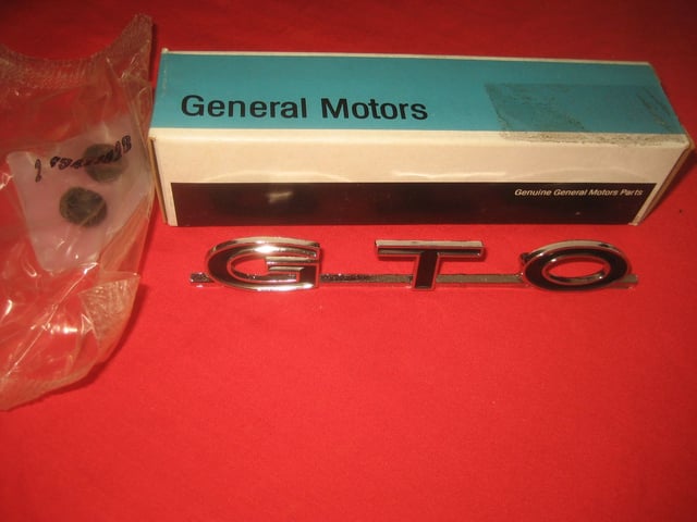 NOS 1964-66 Pontiac GTO Grille Emblem