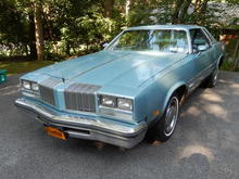1977 Oldsmobile Cutlass Supreme (front view)
