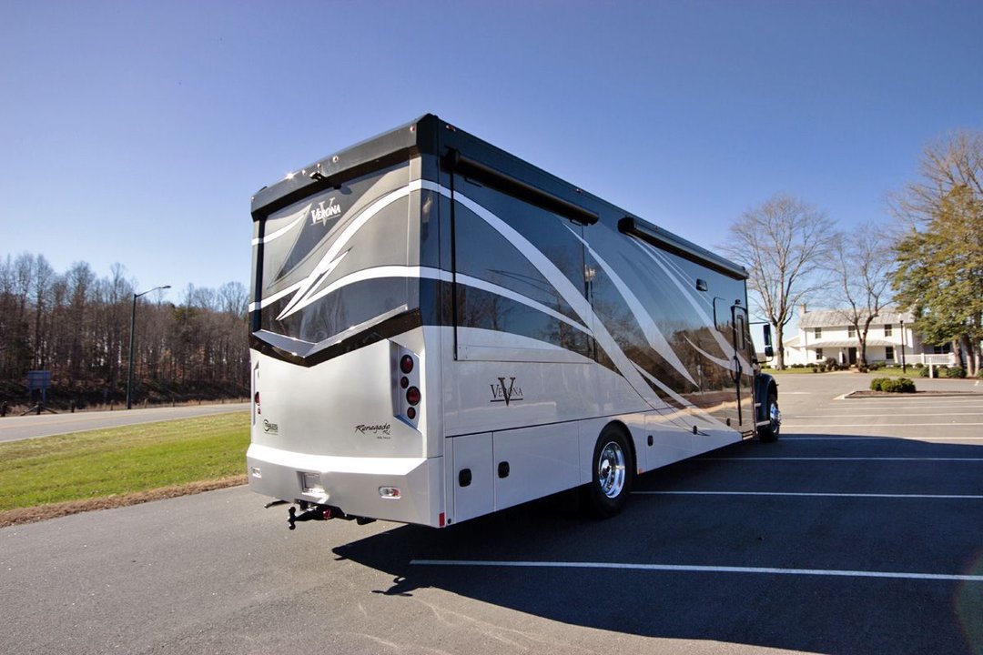2020 Renegade RV Verona 36VSB Class C Motorhome for Sale in Mocksville