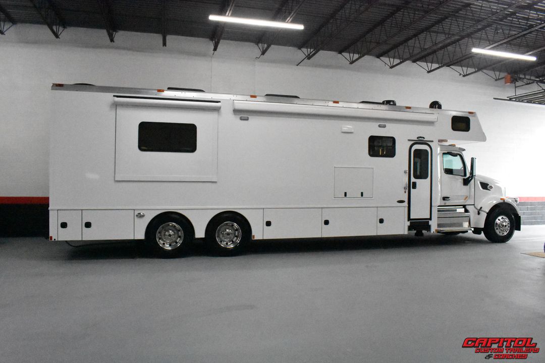 2023 Renegade Peterbilt 41' Bath & 1/2 Coach for Sale in BELTSVILLE, MD RacingJunk