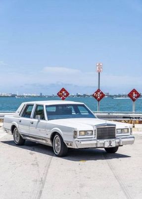 1988 Lincoln Town Car  for sale $15,995 