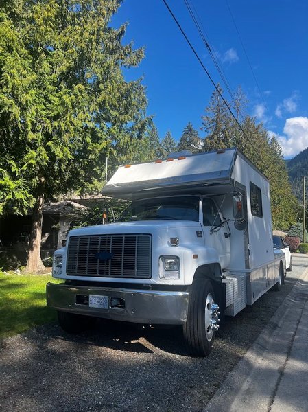 1999 Chevrolet Toterhome with Renegade box $45,000cdn  for Sale $45,000 