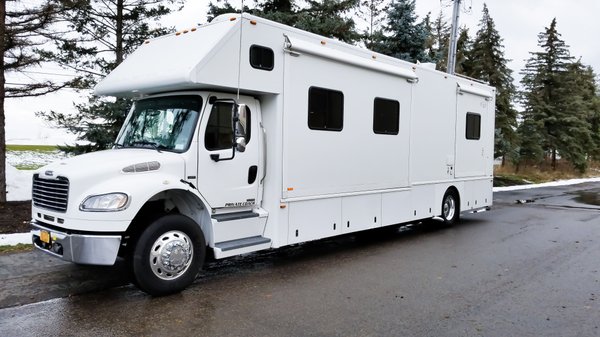 2008 Rare Pony Express on an M2 Freightliner Chassis 37'