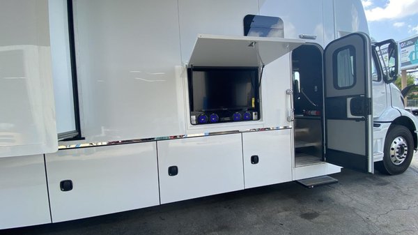 2021 Elliott's Custom Motorcoach by Bolt