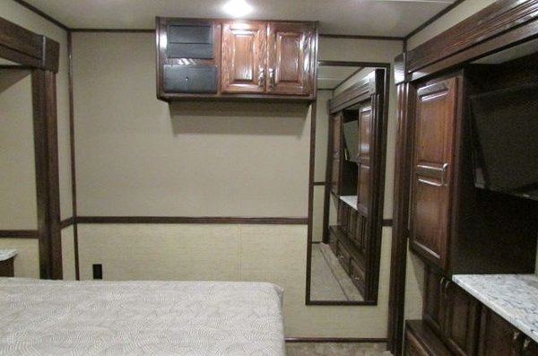 2020 Showhauler 5 Slides