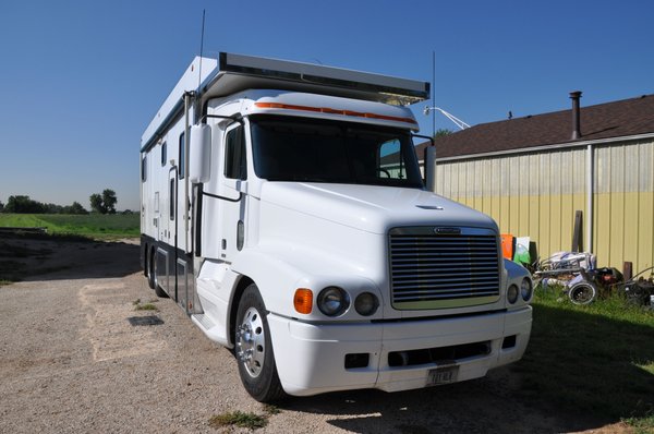Freightliner toterhome for Sale $67,500