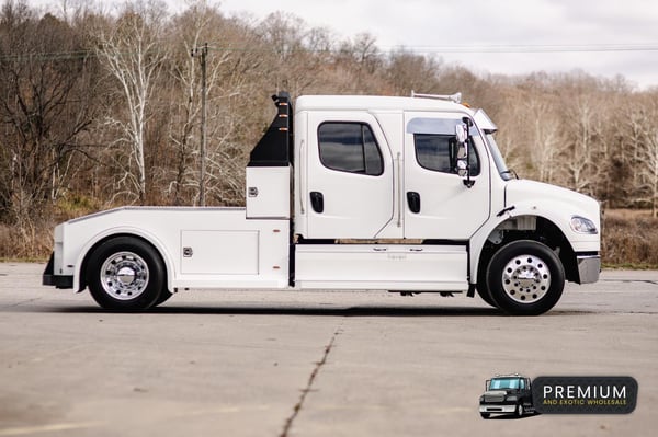 2021 FREIGHTLINER M2-106 - CUMMINS 350HP - ONLY 3K MILES  for Sale $173,500 