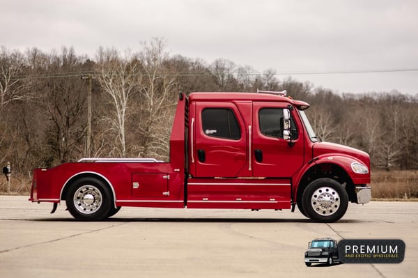 2018 FREIGHTLINER M2-106 - CUMMINS 350HP - ONLY 33K MILES  for Sale $157,500 