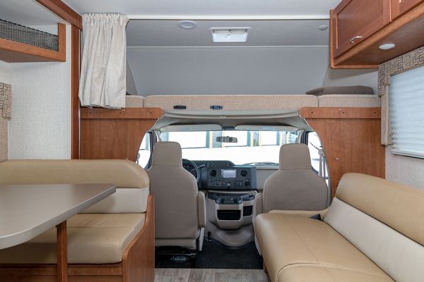 Used 2018 Winnebago Minnie Winnie 31G bunkhouse class C moto for Sale $66,990