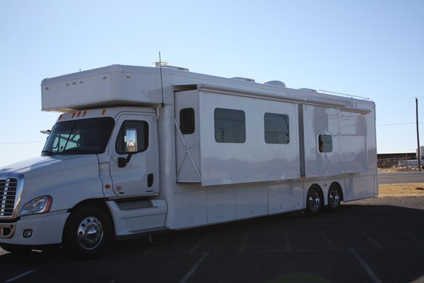 2013 Showhauler Two Full Baths Bunk Beds Motorhome