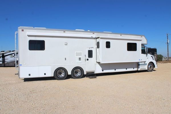 2007 Renegade-Road House 45 Opposing Slides for Sale $144,998