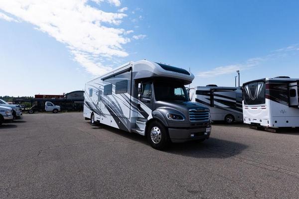 2025 Renegade Verona LE 40LRB 