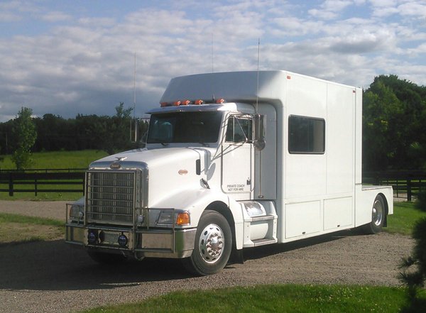 1997 Peterbilt 385 for Sale $55,000