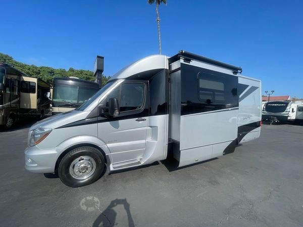 2016 Leisure Travel Vans Unity U24MB