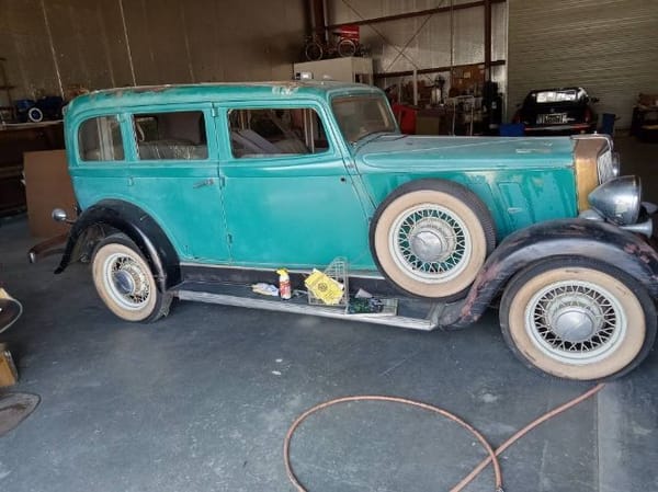 1932 Huppmobile Sedan