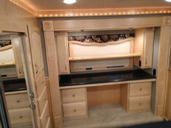 2010 Renegade Explorer 39' Motorhome/Toterhome 20,000 Miles