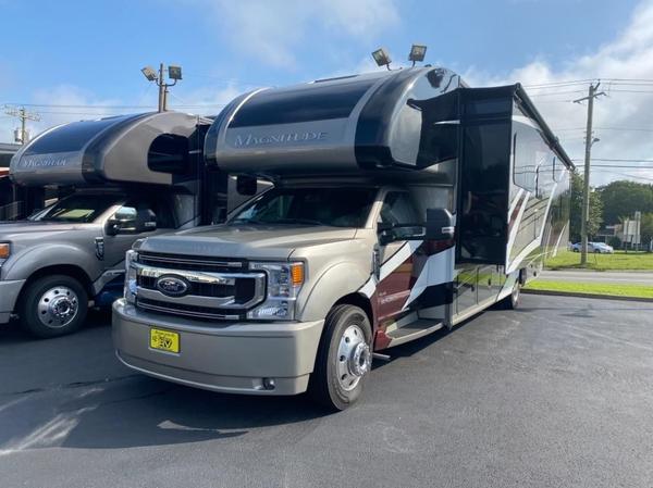 2022 Thor Motor Coach Magnitude RS36 4x4!