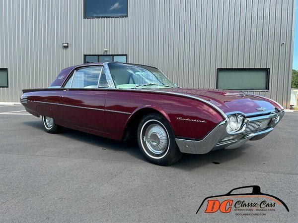 1961 Ford Thunderbird 