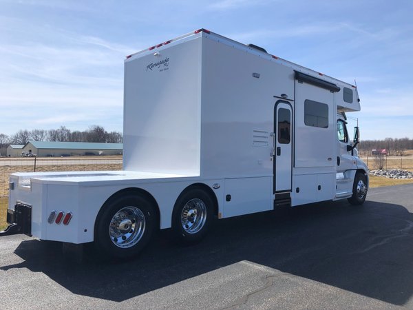 2019 Renegade Classic Sportdeck 17’ Totorhome