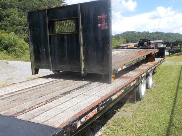 17' flatbed with headboard, rub rail and stake pockets