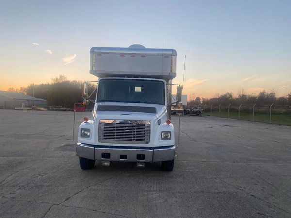 2001 FREIGHTLINER FL70 UNITED EXPRESSLINE 14' TOTER for Sale $100,000