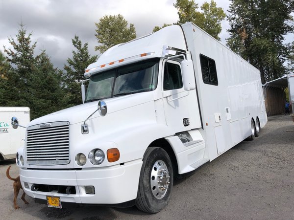 Freightliner Toter Home