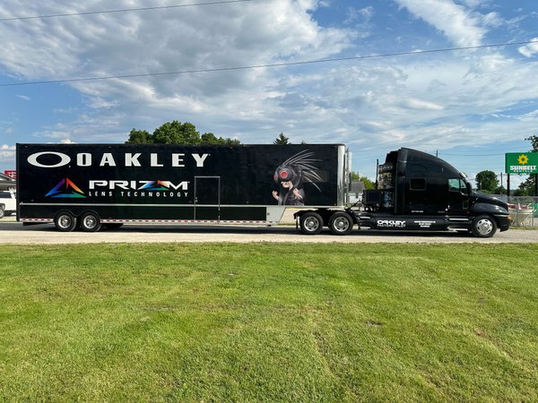 2005 KW T2000 C15 / 50”Stacker race trailer with Hyd lift  for Sale $138,000 