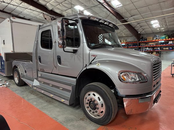 2014 Freightliner SportChassis RHA114-M2106 lowmiles 1st own  for Sale $117,000 