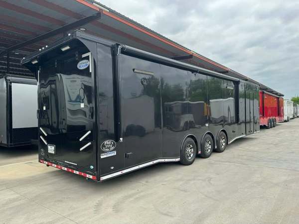 USED 34' RACE TRAILER BATHROOM PACKAGE CONTINENTAL CARGO  for Sale $48,000 