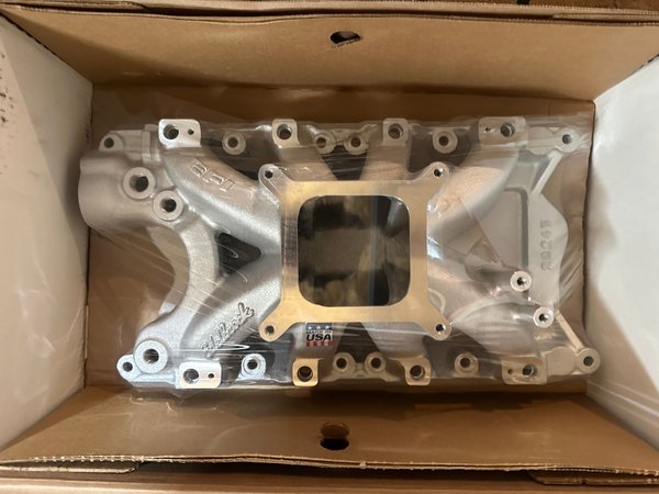 Edelbrock 351w Super Victor EFI w/elbow and fuel rails  for Sale $700 
