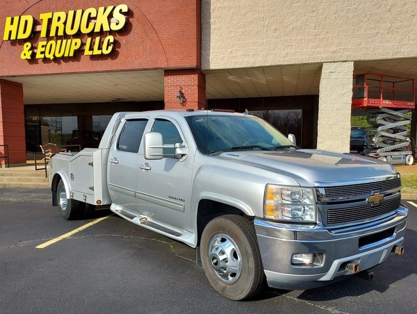 CREW CAB 4X4 DURAMAX TOTER TRUCK  for Sale $44,900 