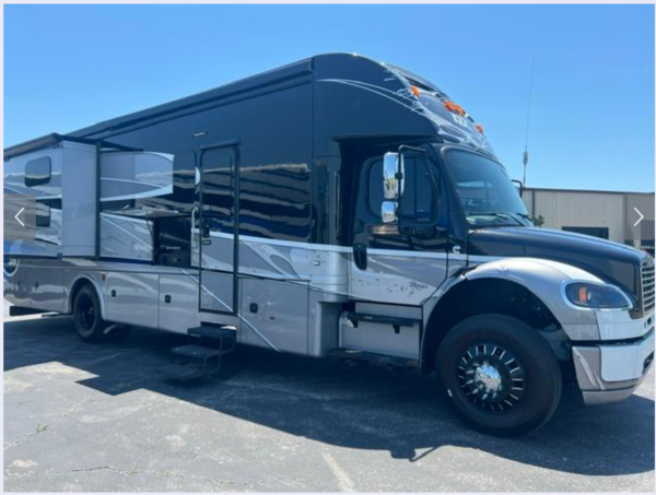 2016 Dynamax DX3 Dual Slide Coach, Loaded 