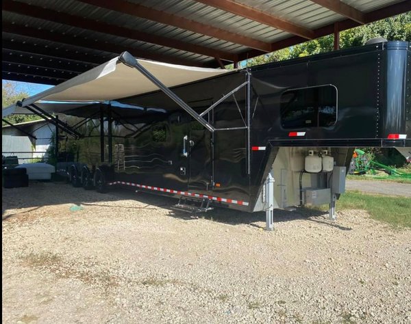 2020 Sundowner 2486 ProGrade ToyHauler 47'  for Sale $95,000 