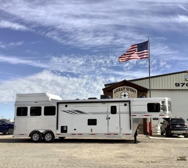 2023 SMC TRAILERS 3 HORSE LQ SLANT GN 12FT SW for Sale in Fort