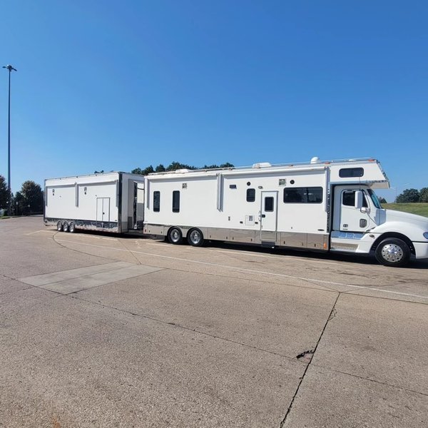 2007 RENEGADE TRUCK AND LIFTGATE TRAILER