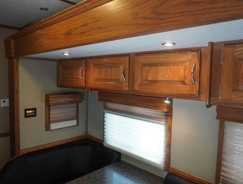 2010 VOLVO 45' SHOWHAULER TOTORHOME 515HP 94K MILES for Sale in CRESSON ...