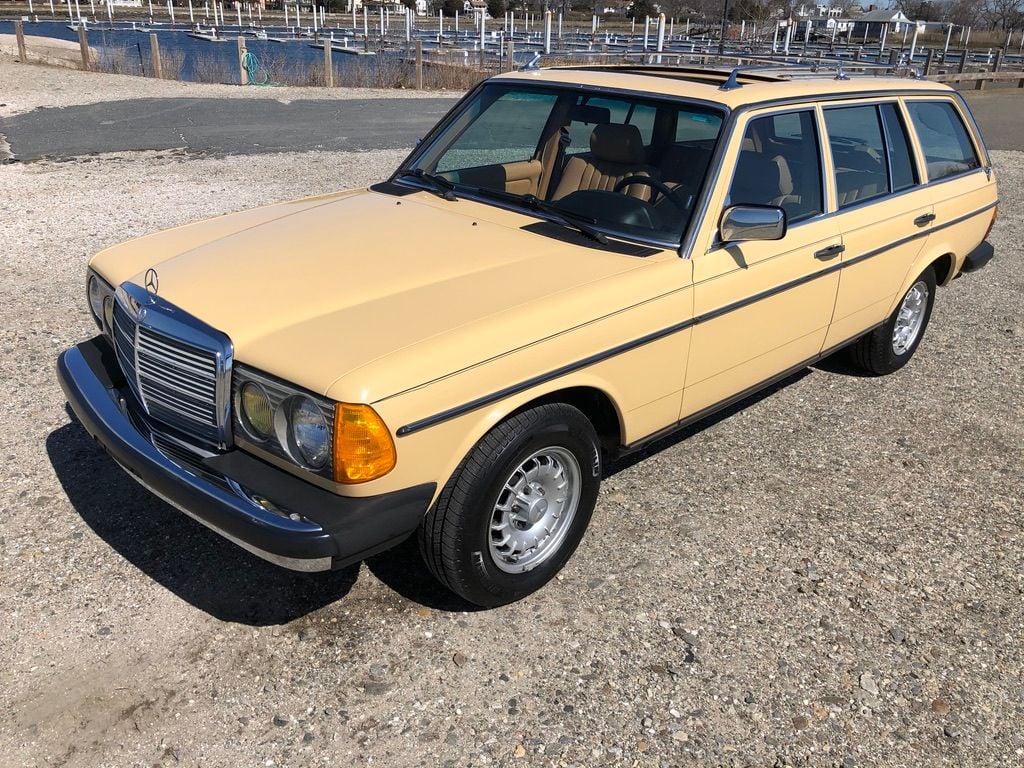 1984 Mercedes-Benz 300TD - 1984 Mercedes-Benz 300TD Turbodiesel - Used - VIN WDBAB93A8EF002153 - 208,000 Miles - 5 cyl - 2WD - Automatic - Wagon - Yellow - Westport, CT 06880, United States