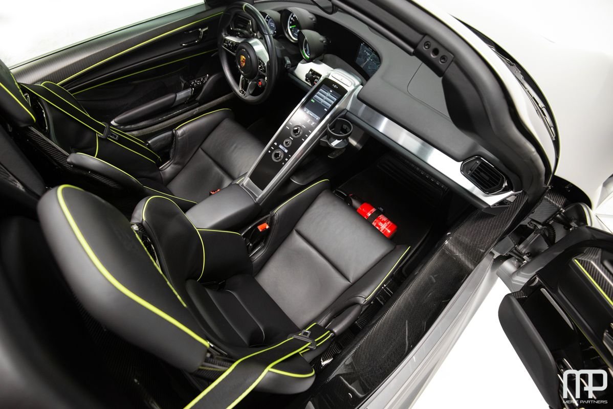 2015 Porsche 918 Spyder - 2015 Porsche 918 Spyder - Used - VIN WP0CA2A11FS800428 - 3,815 Miles - 8 cyl - AWD - Automatic - Convertible - Silver - Atlanta, GA 30360, United States