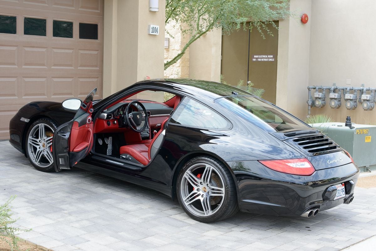 2009 Porsche 911 - 2009 C2S w 6MT, Sport Seats, Full Leather, 19,9xx miles - Used - VIN WP0AB29959S721797 - 6 cyl - 2WD - Manual - Coupe - Black - Palm Desert, CA 92260, United States