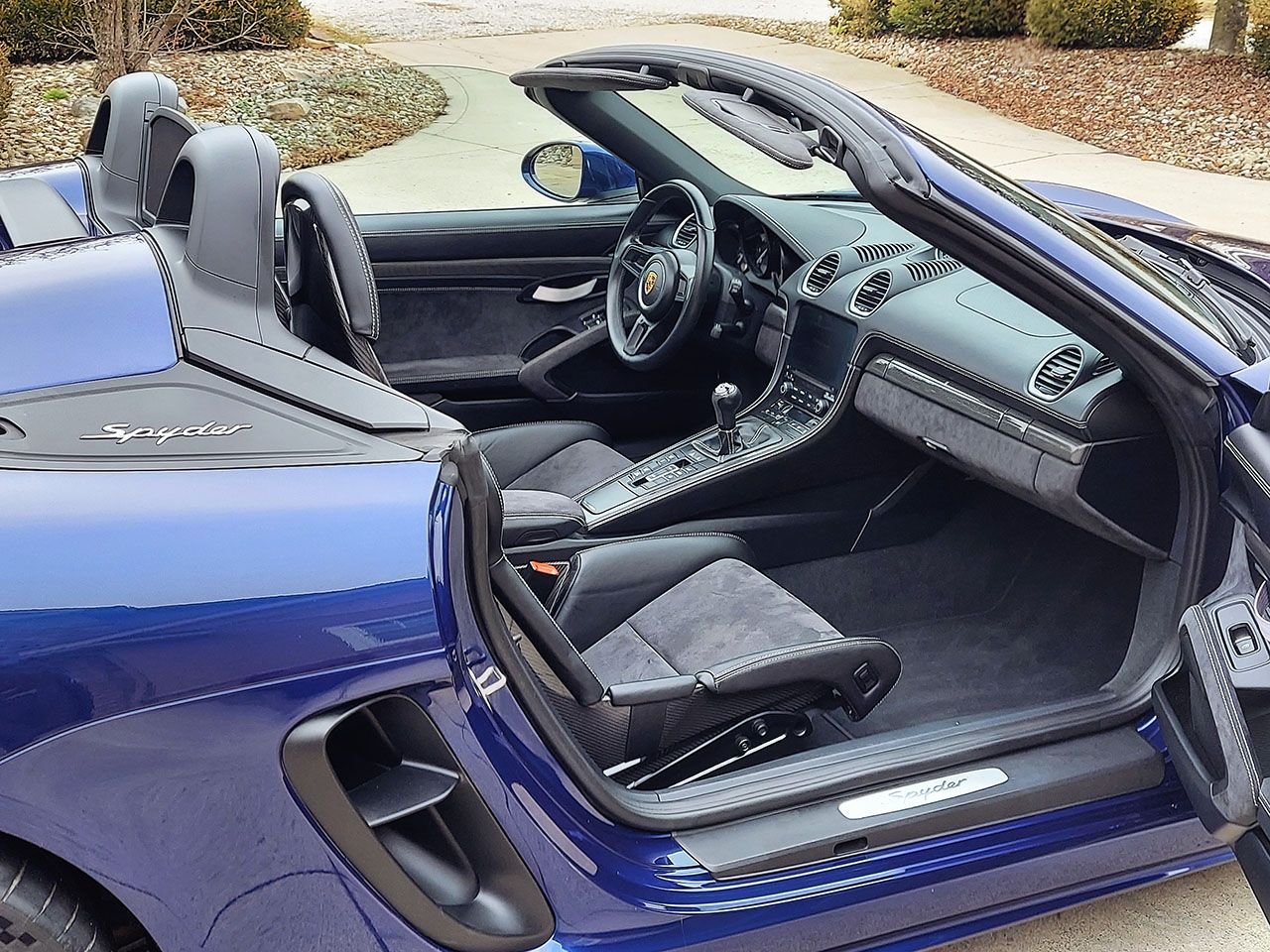 2020 Porsche 718 Spyder - 2020 Porsche 718 Spyder Manual Gentian Blue! - Used - VIN WP0CC2A8XLS240198 - 10,811 Miles - 6 cyl - 2WD - Manual - Convertible - Blue - Medina, OH 44256, United States